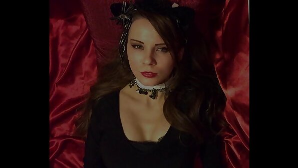 A busty minx, kas aizņem gailis viņas ass kļūst masāža
