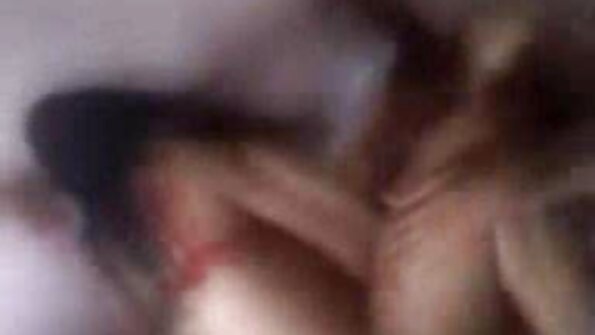 Kuce ar karstu ķermeni izkāpj, kā viņa kļūst fucked